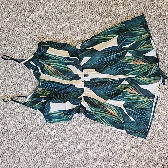 Tropical Print Romper, Size Medium, Lightweight and Comfortable - Picture 5 of 11